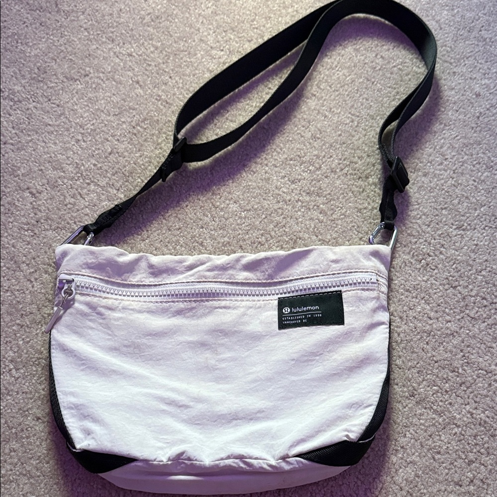 lululemon athletica Clean Lines Crossbody Bag